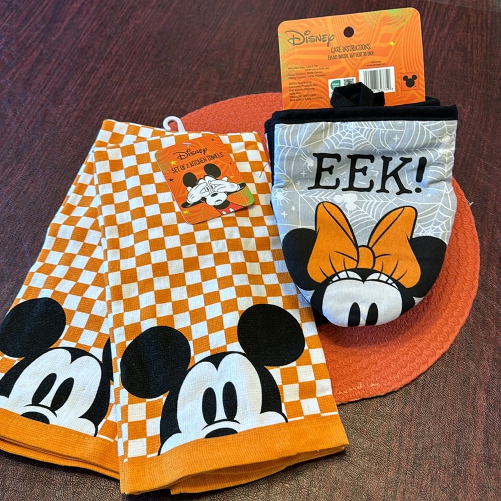 Disney 2 kitchen towels & 2 pack mini mitts - Picture 6 of 6